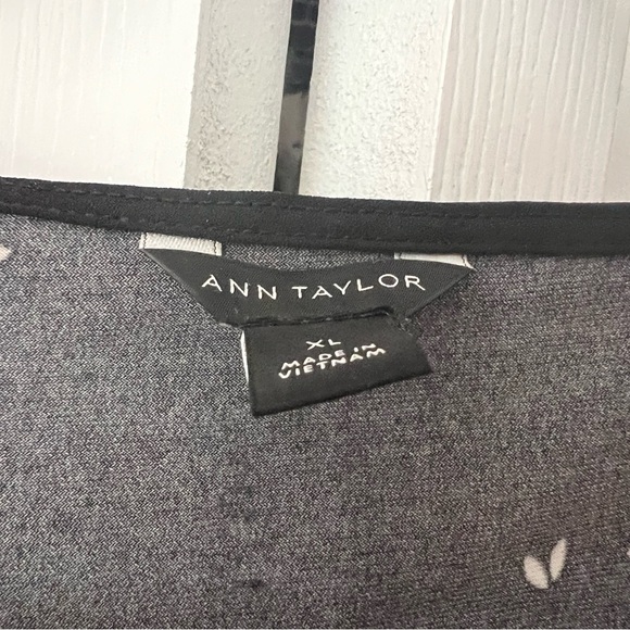 Lot of 3 Ann Taylor Work Blouses, Crème, Black Print and Green Size XL - Picture 7 of 14